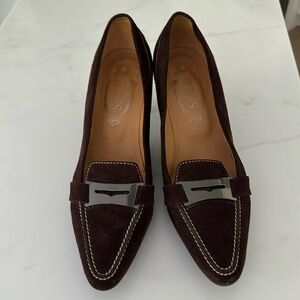 Size 38 (8) Brown Suede Tod’s Heels. In excellent condition. Barely worn.